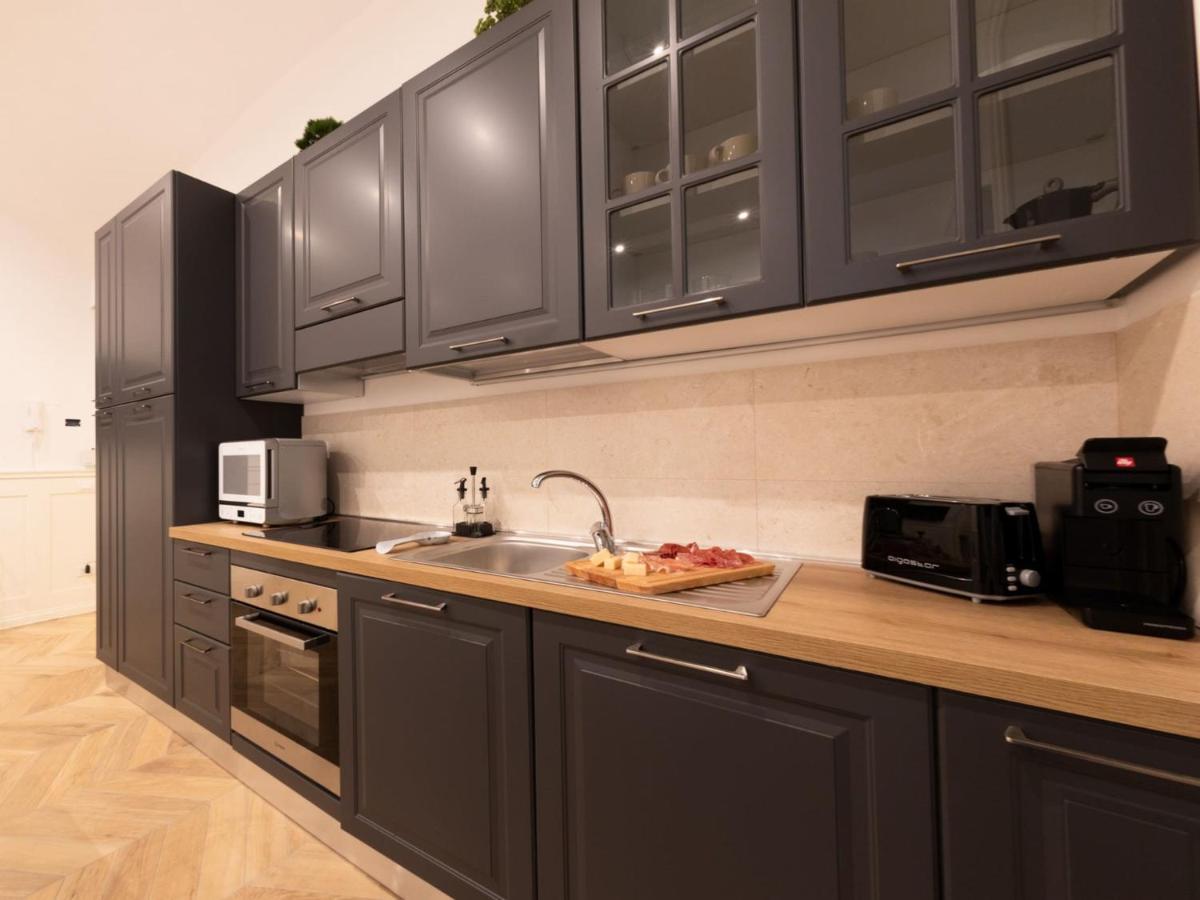The Best Rent - Elegant Five-Bedrooms Apartment Near Colosseo Róma Kültér fotó